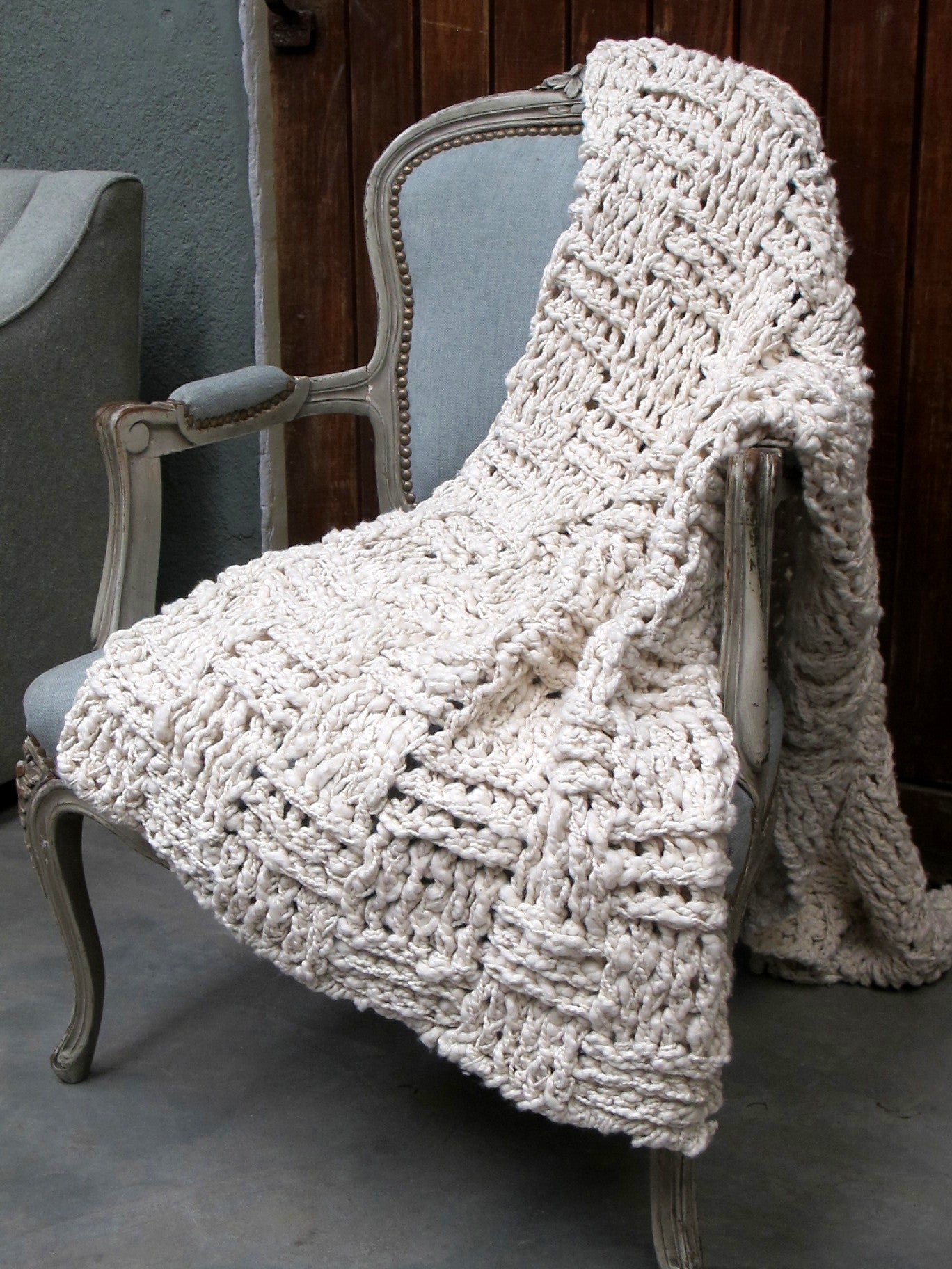 Checkered Chunky Knit Throw Blanket - Image 2