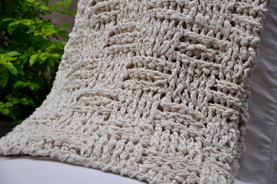 Checkered Chunky Knit Throw Blanket - Image 3